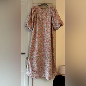Pink Floral Puff-Sleeved Sundress